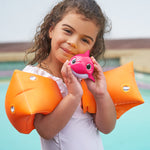 Light Gray Robo Alive Mini Baby Shark 7163TQ1 Music Play Fun For Kids Toyzoona 25282_Robo_Alive_Junior_baby_shark_lifestyle_03.jpg Action Figures and Play Sets