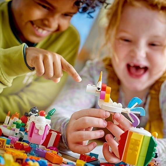Sienna Lego 11029 Creative Party Box Toyzoona 81pF0nIs6_L._AC_SX569__1.jpg Building Sets and Construction Toys