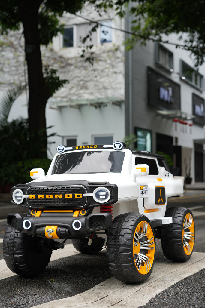 Ride On Car White Gold MQ 150 - Toyzoona