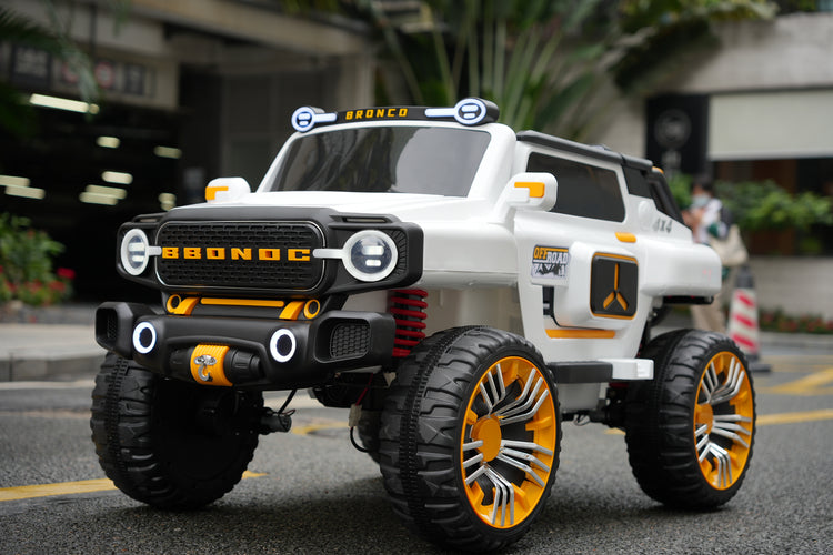 Ride On Car White Gold MQ 150 - Toyzoona
