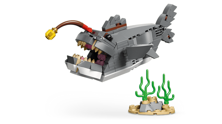 LEGO 31381 Fierce Shark with a Treasure Chest
